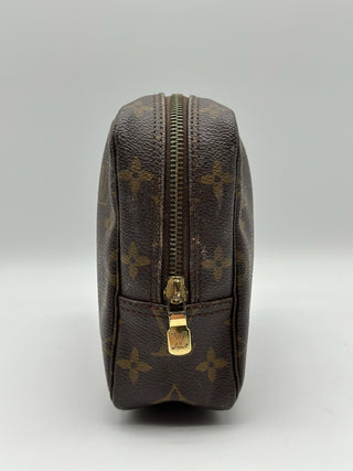 LOUIS VUITTON Trousse 23 Toiletry Pouch
