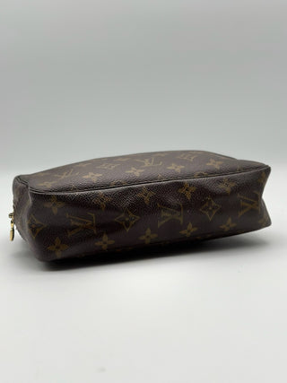 LOUIS VUITTON Trousse 23 Toiletry Pouch