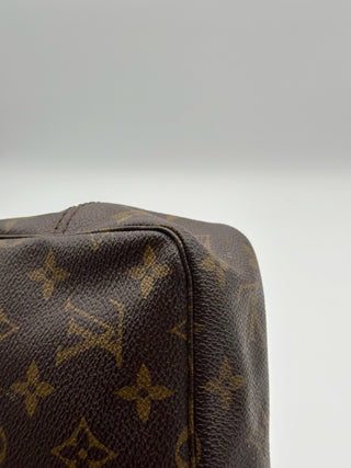 LOUIS VUITTON Trousse 23 Toiletry Pouch