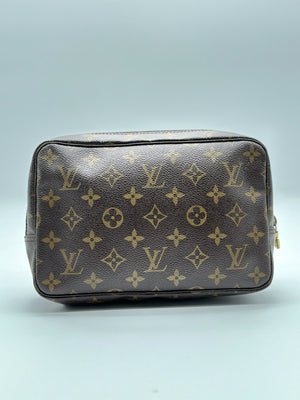 LOUIS VUITTON Trousse 23 Toiletry Pouch