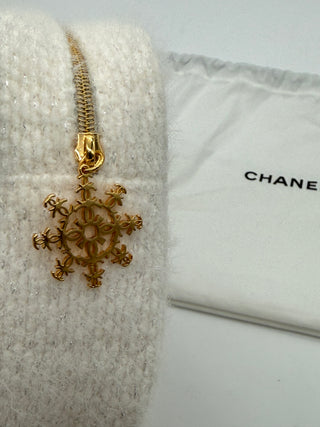 CHANEL Beauté Limited Edition Knit Cosmetic Pouch – Ivory