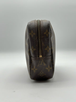 LOUIS VUITTON Trousse 23 Toiletry Pouch