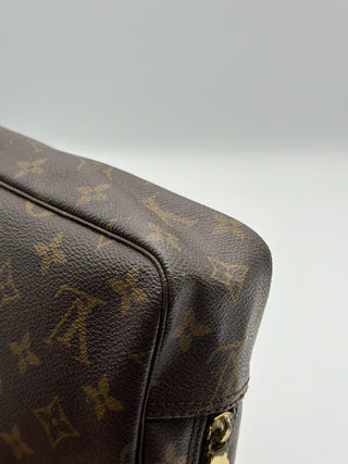 LOUIS VUITTON Trousse 23 Toiletry Pouch