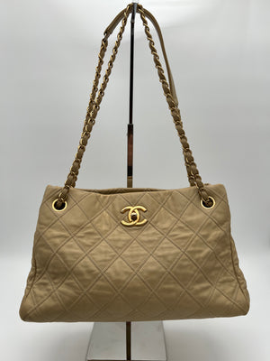 CHANEL Vintage Diamond Quilted Shoulder Bag Beige