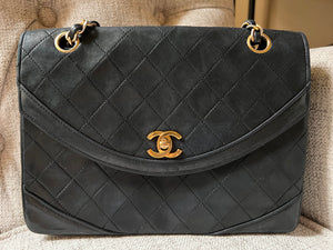 CHANEL Vintage Diana Medium