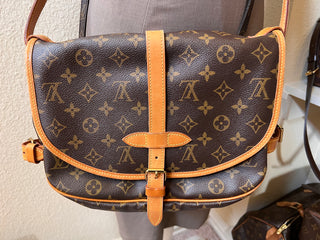 LOUIS VUITTON Saumur Crossbody MM